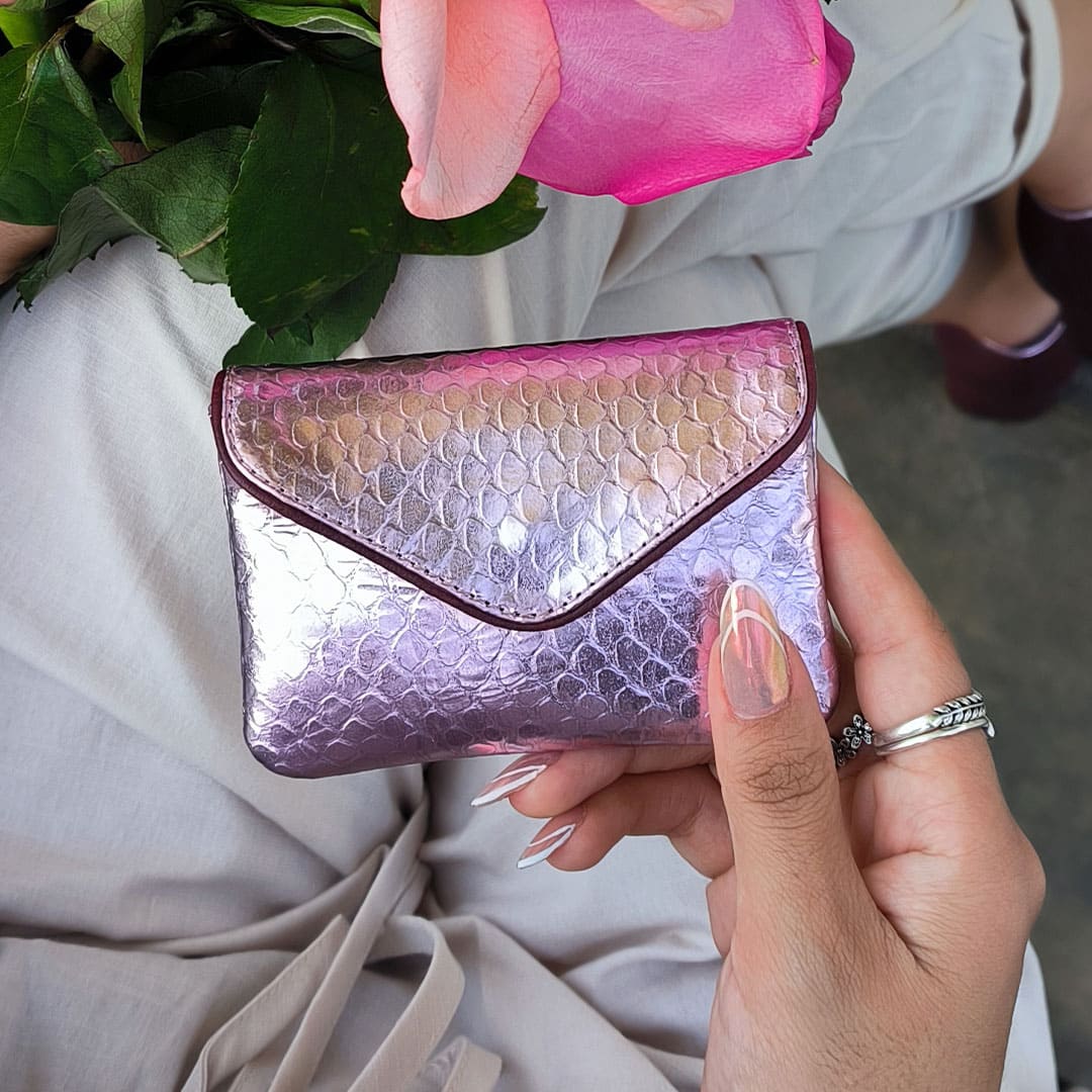 MONEDERO TARJETERO THAIS ROSADO METALIZADO