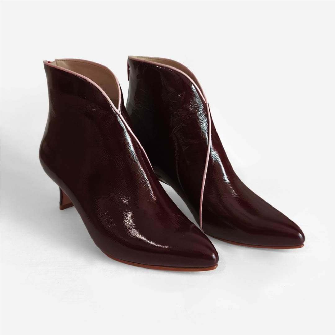 BOTINES CATALINA BURGUNDY CON ROSA